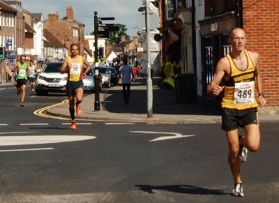 James Bolton in the lead as the runners cross North Street and head off towards the Upper High Street (picture by Peter Matthews)